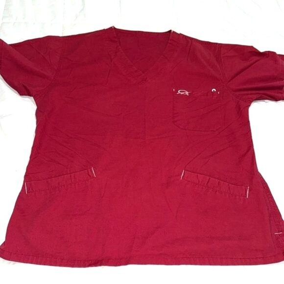 Womens Red V-Neck Short Sleeve Scrub Top With Pockets - Picture 1 of 7